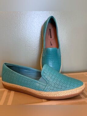 Clarks Danelly Molly loafer flats women’s size 7 Wide, teal leather with jute